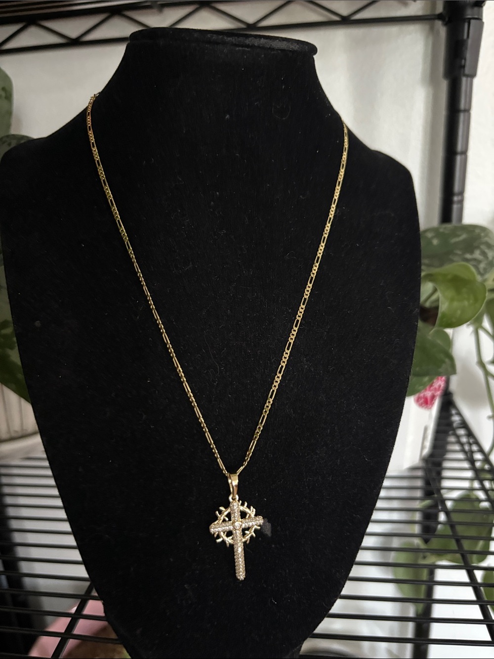 Gold Cross Pendant Necklace - Elegant Women's Jewelry